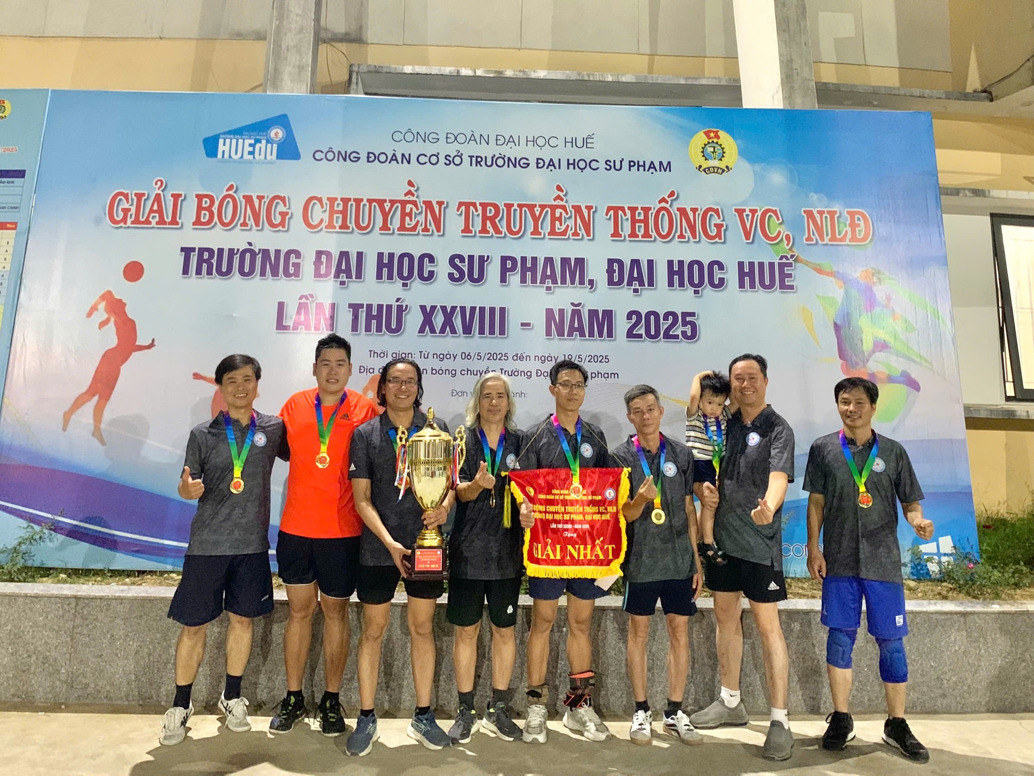 KHOA TIN HỌC XUẤT SẮC GIÀNH CHỨC VÔ ĐỊCH GIẢI BÓNG CHUYỀN CÁN BỘ, CÔNG NHÂN VIÊN CHỨC TRƯỜNG ĐẠI HỌC SƯ PHẠM HUẾ NĂM 2025