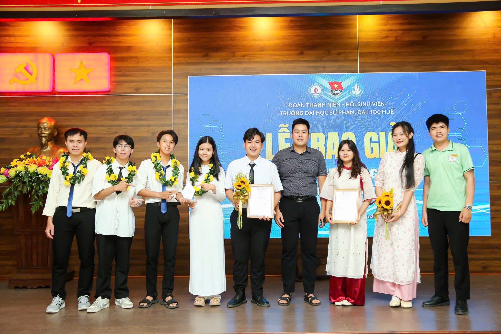 SINH VIÊN KHOA TIN HỌC ĐẠT GIẢI BA TOÀN ĐOÀN TẠI HỘI THI NGHIỆP VỤ SINH VIÊN TRƯỜNG ĐHSP HUẾ NĂM 2025