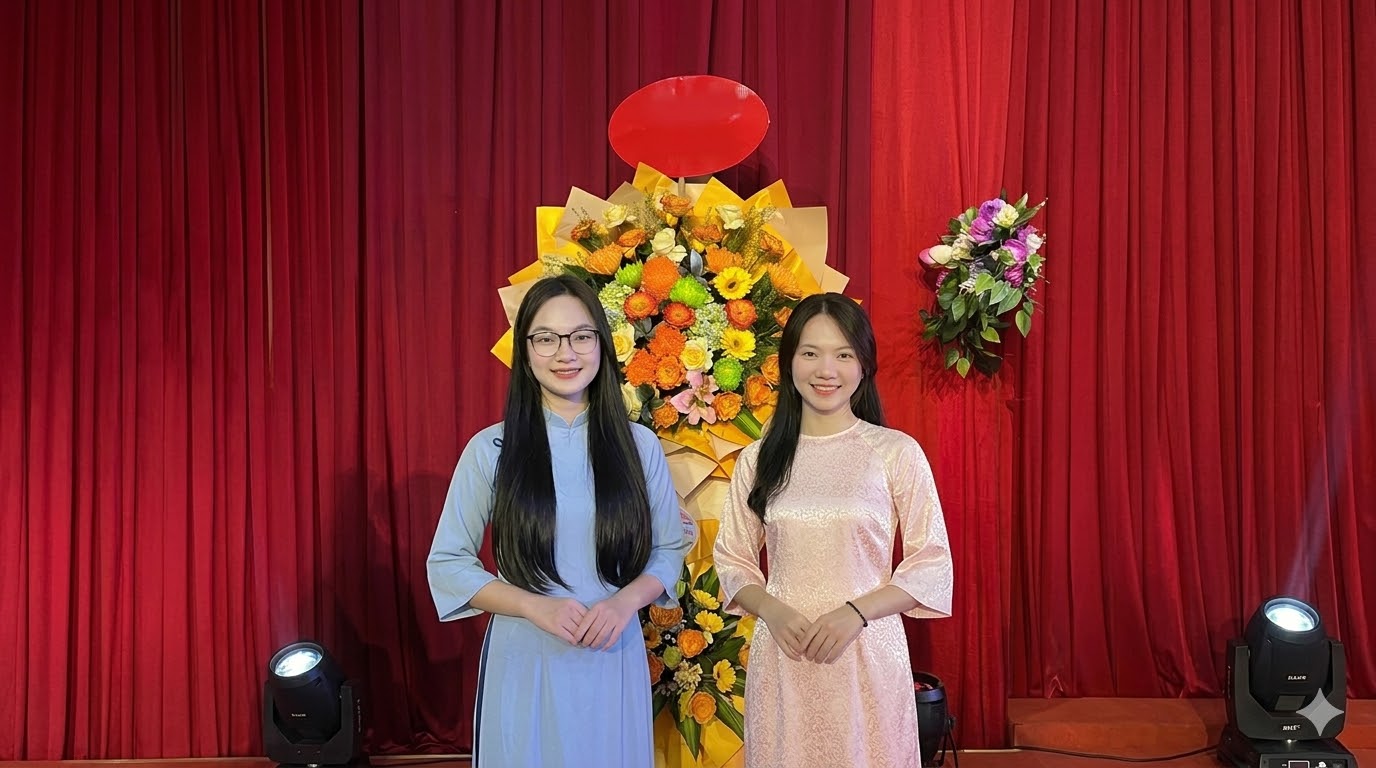 Chi bộ Khoa Tin học có thêm 2 Đảng viên chính thức đang là Sinh viên