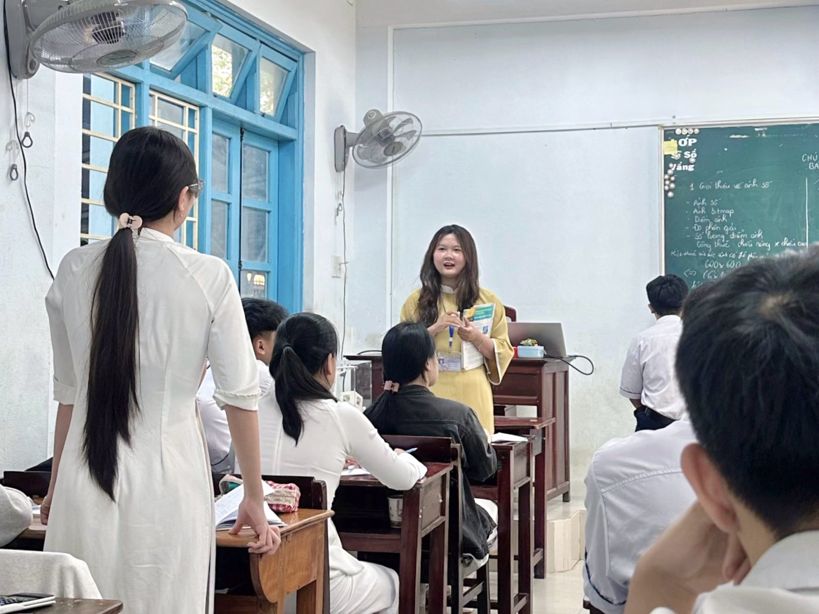 Sinh viên năm 4 Khoa Tin học hoàn thành xuất sắc đợt Thực tập Sư phạm 2 tại các trường THPT